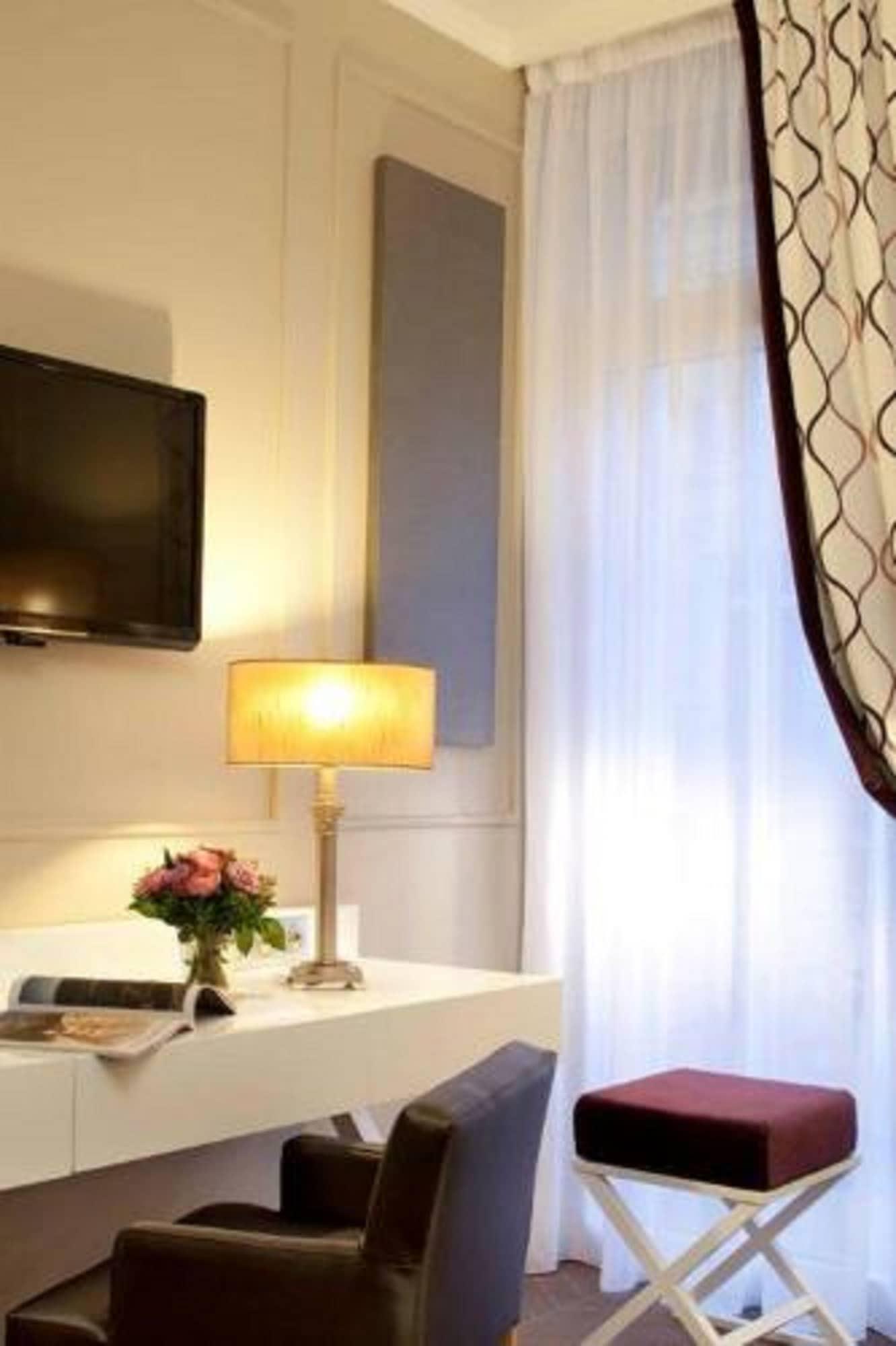 Hotel Galileo Champs Elysees Paris Exterior photo