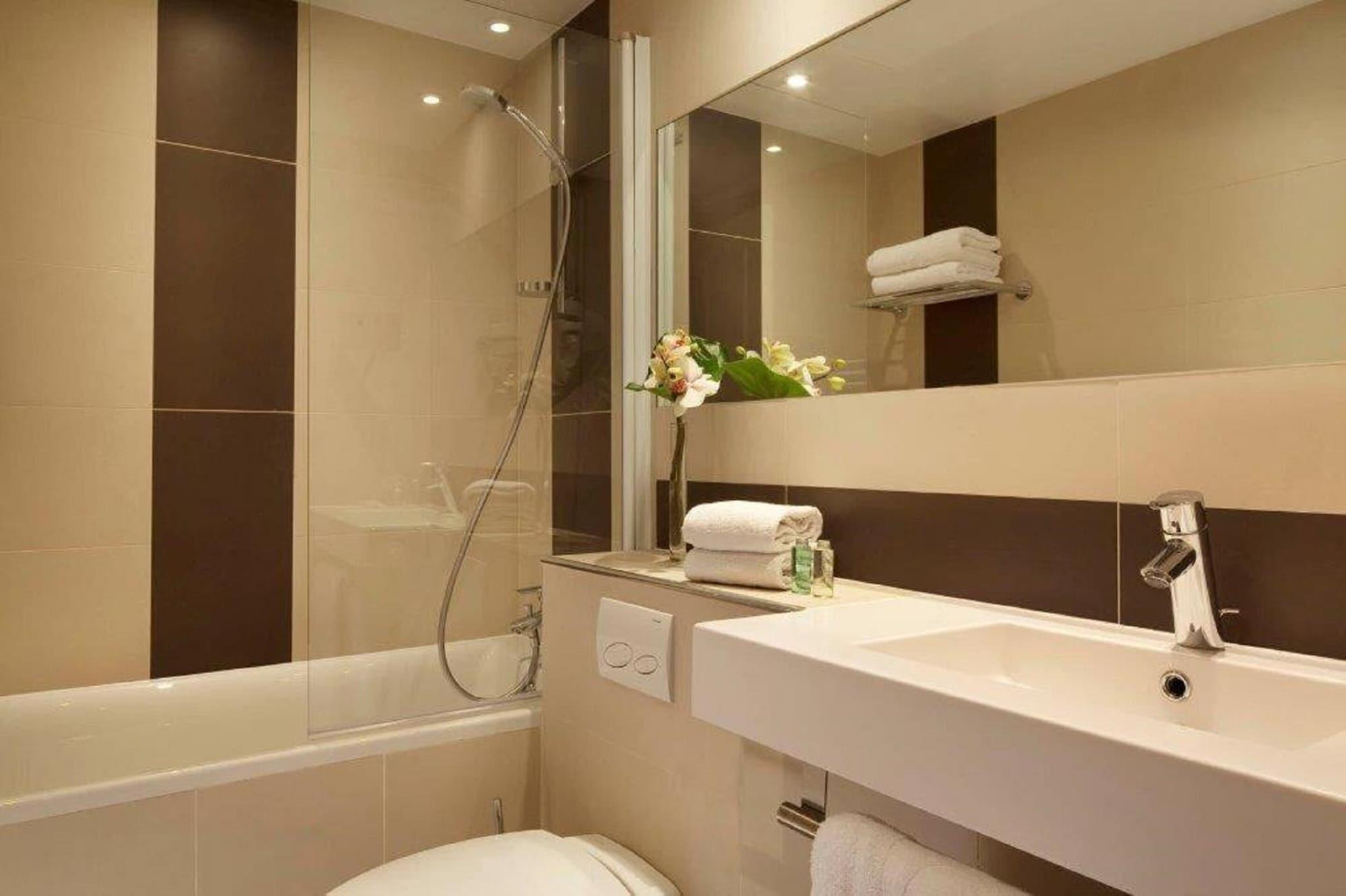 Hotel Galileo Champs Elysees Paris Exterior photo